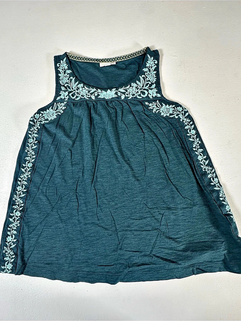 J. Jill Denim Tank Blouse Tunic S Floral Embroidered Sleeveless Chambray V Neck